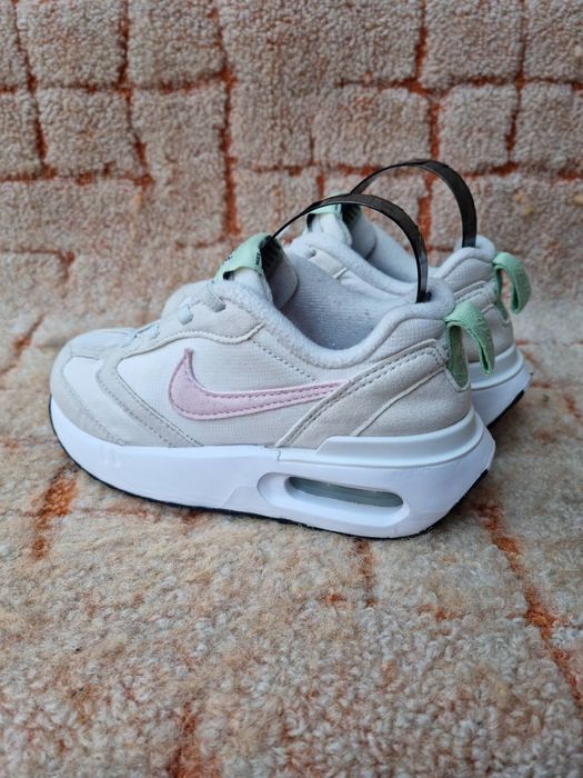 кроссовки Nike Air Max Dawn.