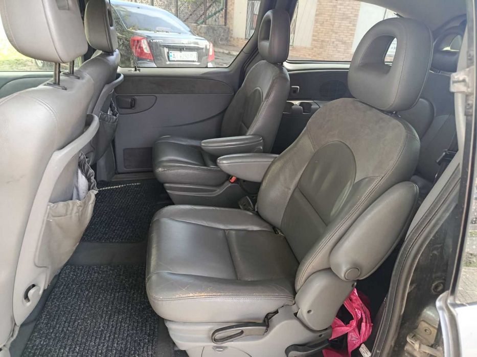 Chrysler Grand Voyager 2004 2,8AT. Добрий стан.