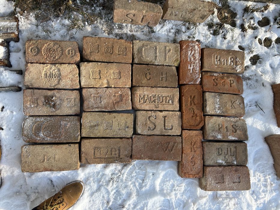 Cegły zabytkowe z Sygnaturami