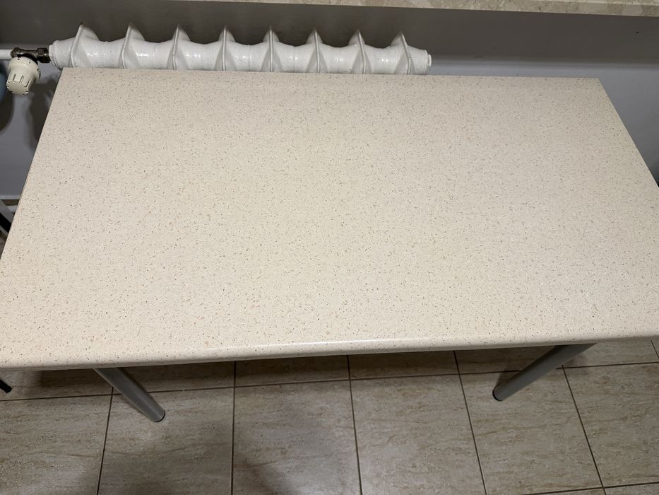 Stół  115 na 60 solidny blat