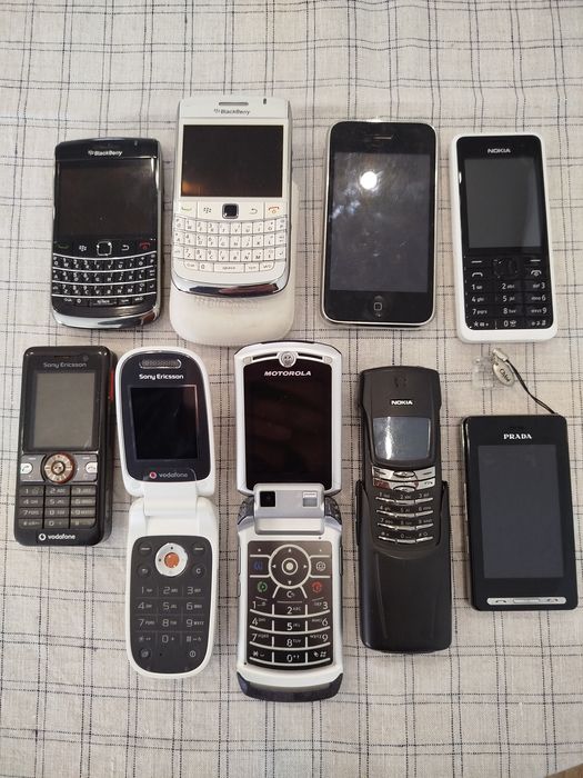 Telemóveis antigos Motorola Nokia Sony Blackberry