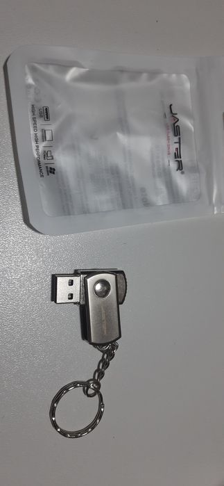Металева Міні флешка  64 гиг,  mini flash 64 gb

В наявності  2 шт
 Ц