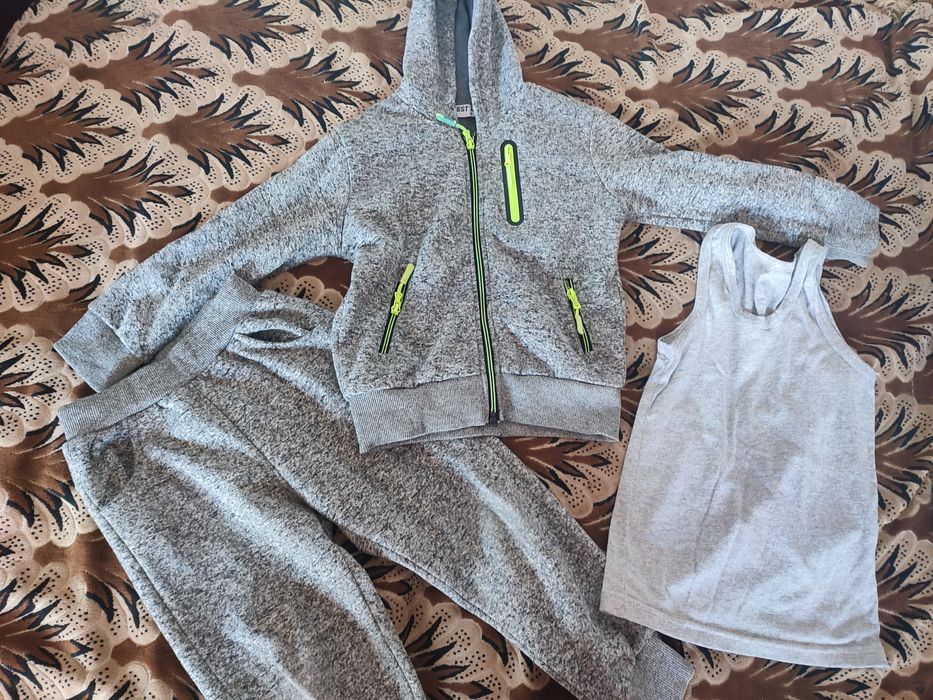 Спортивний костюм на флісі+1 пара кросівок