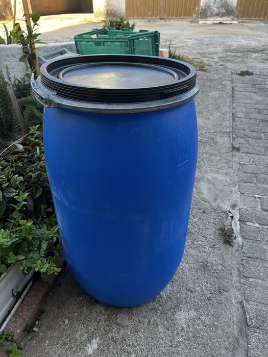 Barril 120L com Tampa