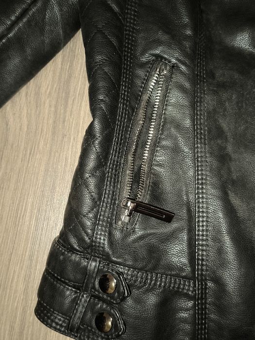 Жіноча кожанка !