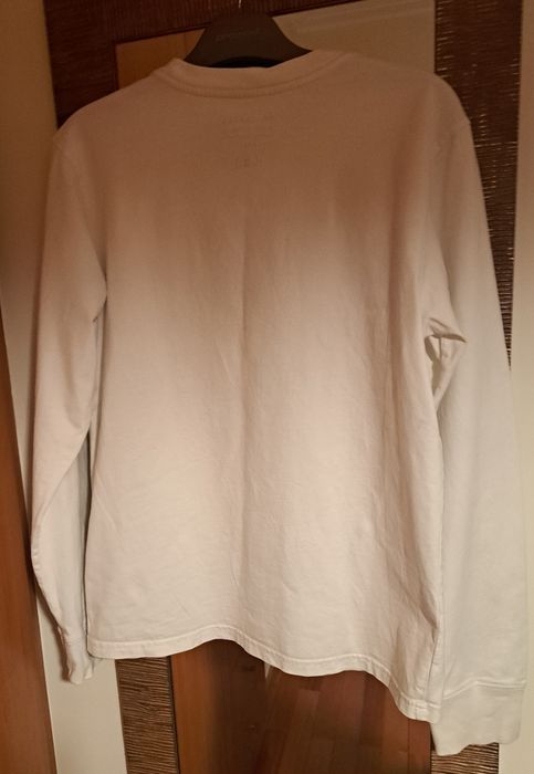 Camisa Branca T.S - Manga comprida com cotoveleiras  cinza