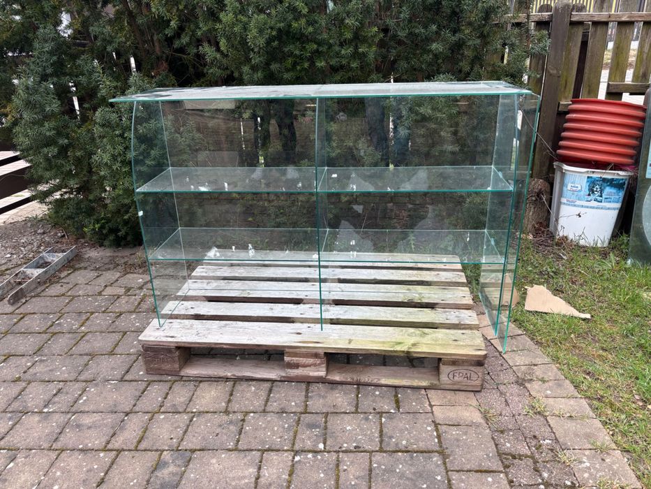 Regał szklany sklepowy