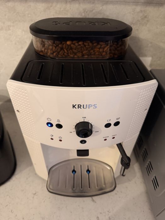 Máquina de Café Automática Krups Essential EA810570