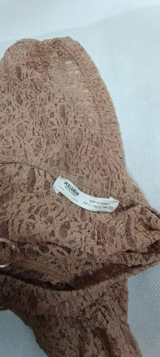 Beżowa damska koronkowa bluzka z dekoltem carmen Pull&Bear  roz. L/40