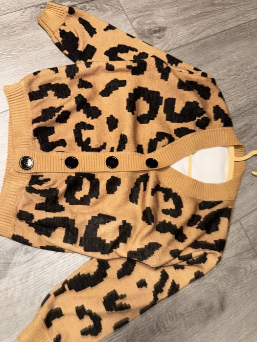 Светер  тепла на дівчинку 5-6 років