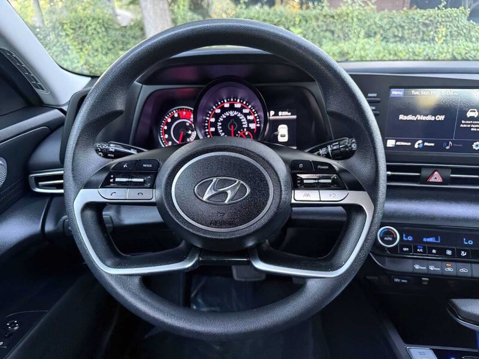 Hyundai Elantra SEL      2022
