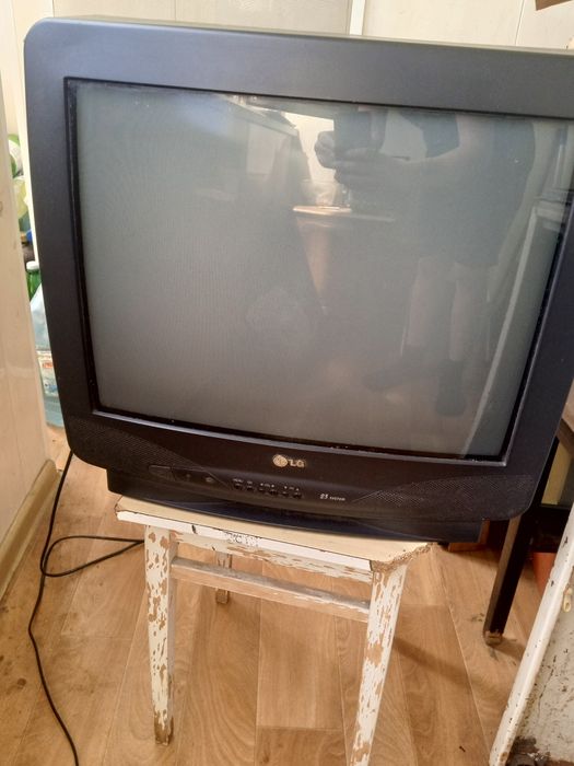 Телевизор LG CF-21E60 (21 дюйм), рабочий, с пультом