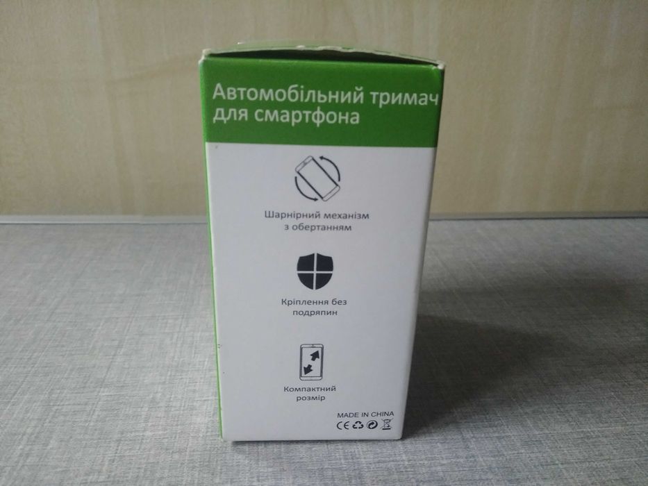Магнітний автомобільний тримач для смартфону на дефлектор.