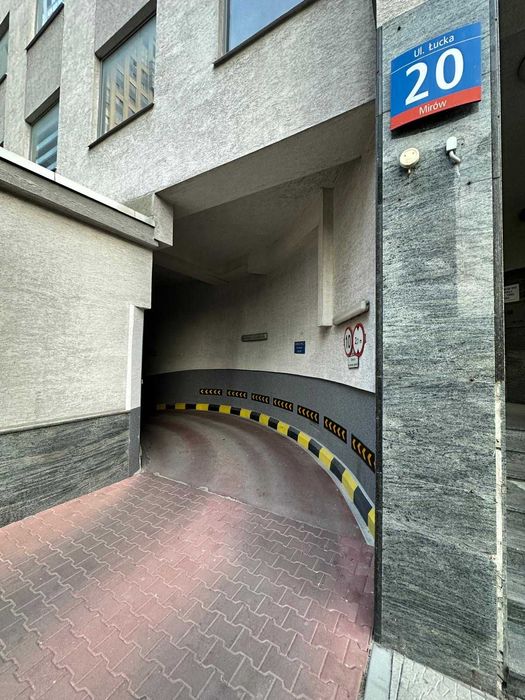 Miejsce parkingowe Łucka, Warszawa