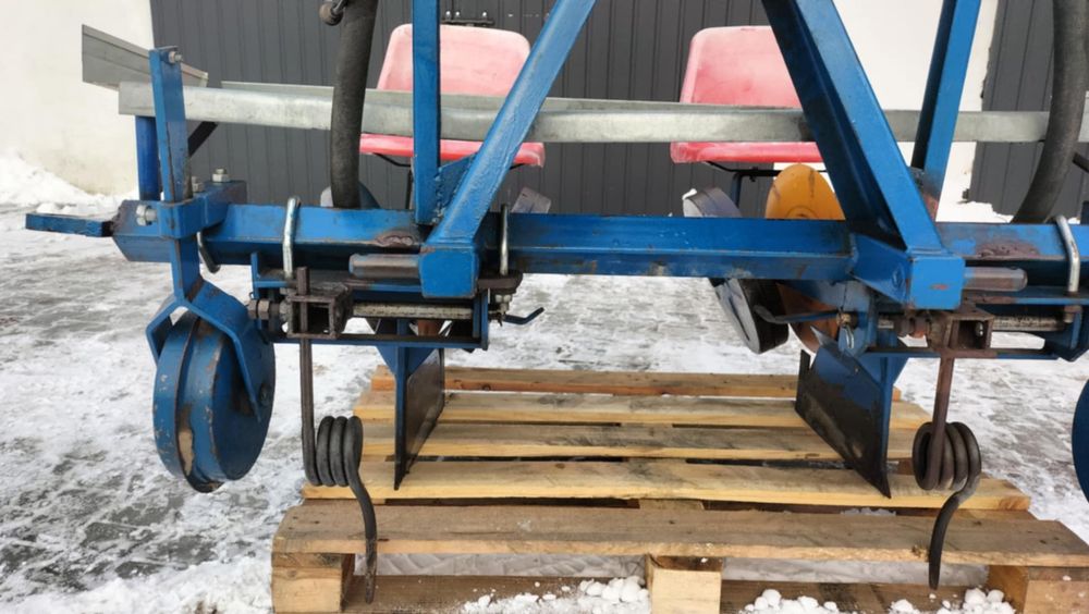 Sadzarka do warzyw z dozownikiem do nawozu 2 rzędowa