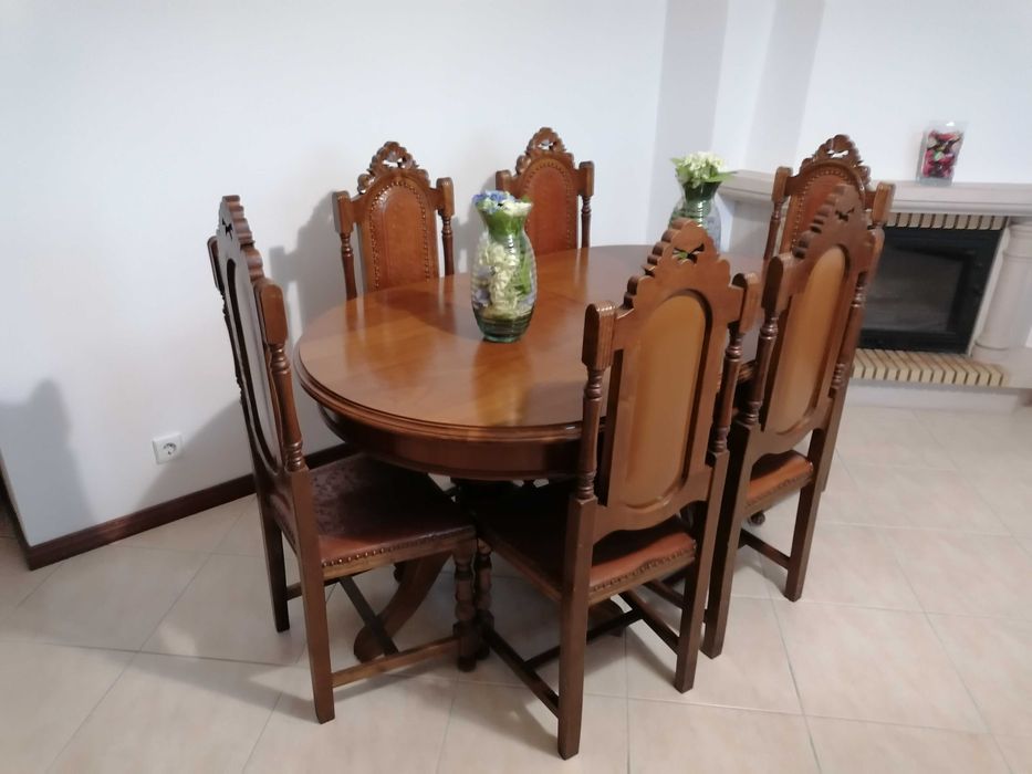 VENDO Conjunto de SALA de JANTAR em madeira MACIÇA de CASTANHO