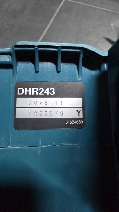 Młotowiertarka Makita DHR243