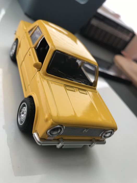 Машинка BMW ,уаз ваз нова у коробці