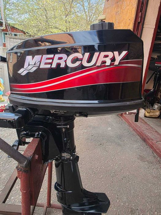 Мотор двигун  лодочний Mercury 5