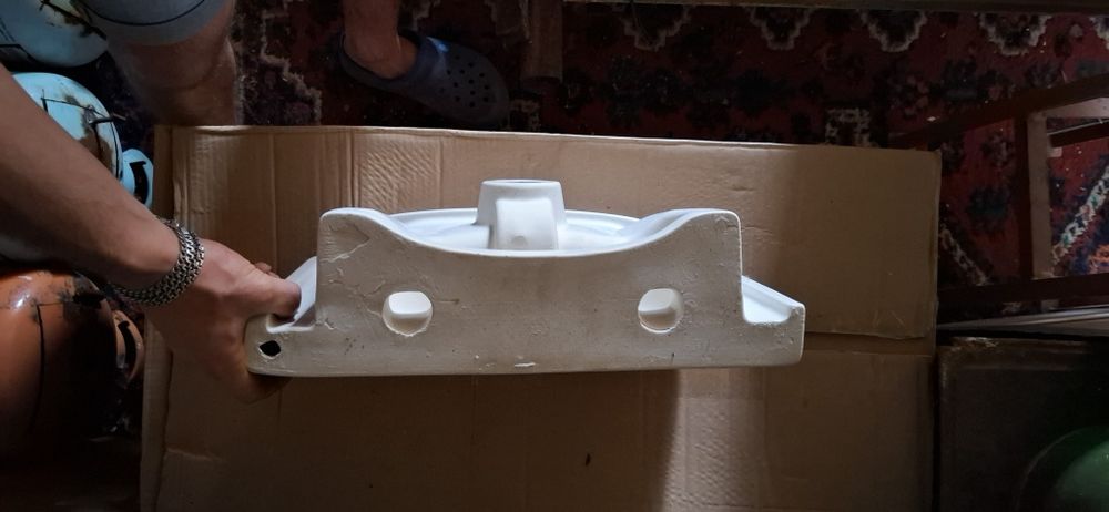 Умывальник Cersanit.