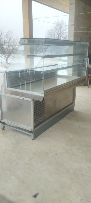 Холодильна вітрина куб  (1.5 м.)