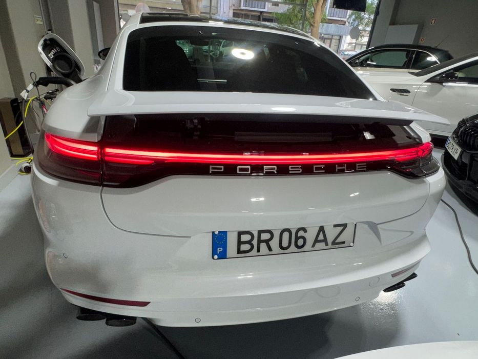 Porsche Panamera 4 E-Hybrid Platinum Edition
