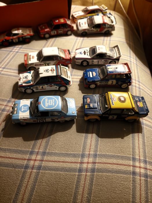 Carros miniaturas  escala1.43 rally só vendo  o conjunto