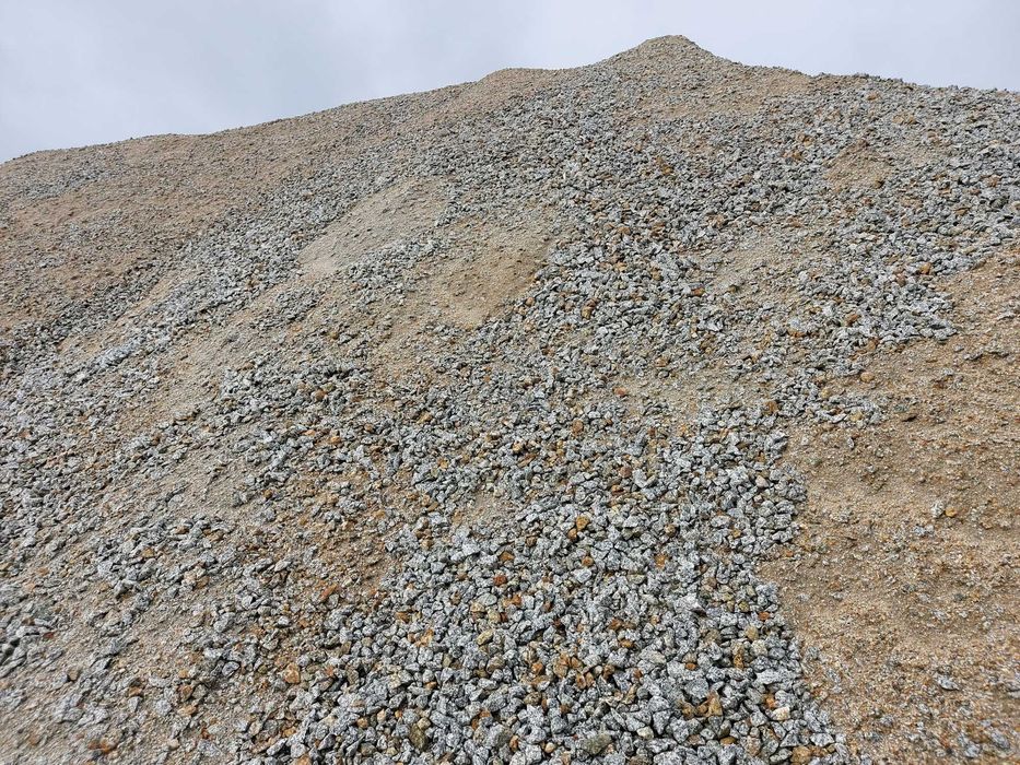 Mieszanka granitowa na utwardzenie wjazdów podjazdów pobocza dziury kruszywo drogowe kamień łamany z osiewką inne żwir kruszywa transport dowóz ziemia