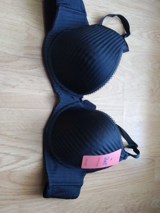 nowy czarny biustonosz 38/85