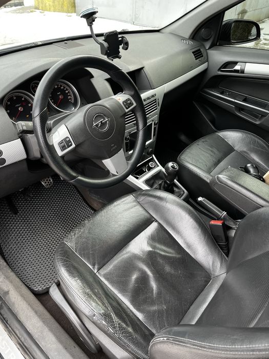 Опель астра H 2005 року