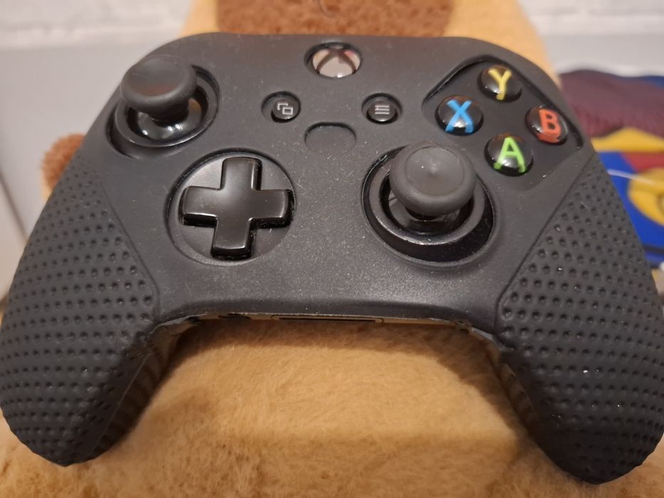 Xbox One S  50+gier minecraft , just dance , kinect , pady, kierownica