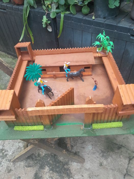 Forte de cowboys anos 70.