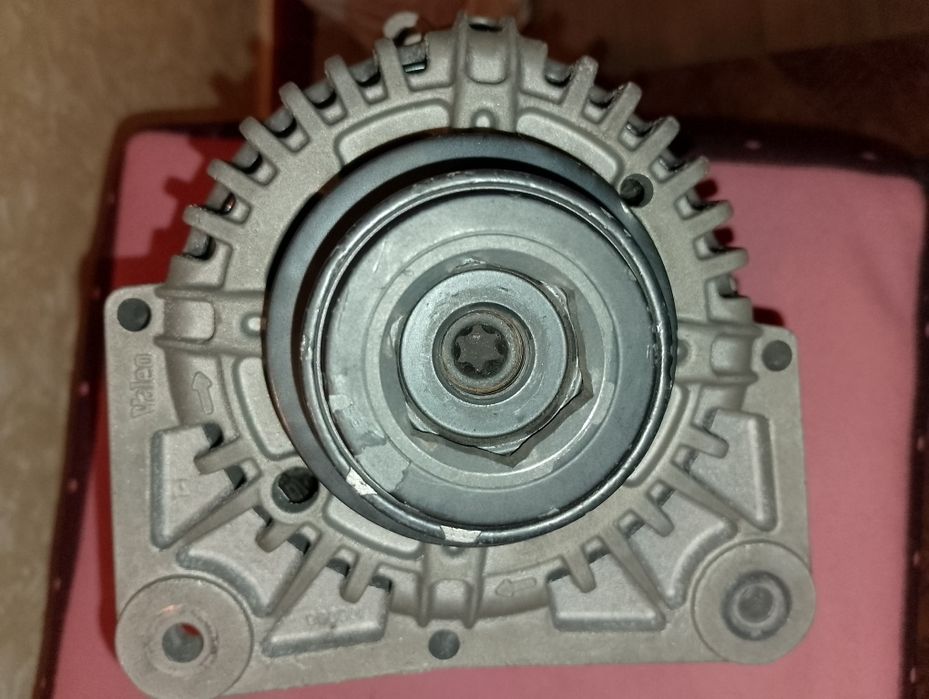 Продам новий генератор на Рено кенго 1,6 бенз. 2010 рік.