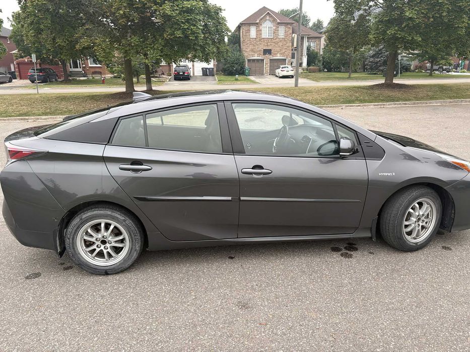 Toyota Prius      2016