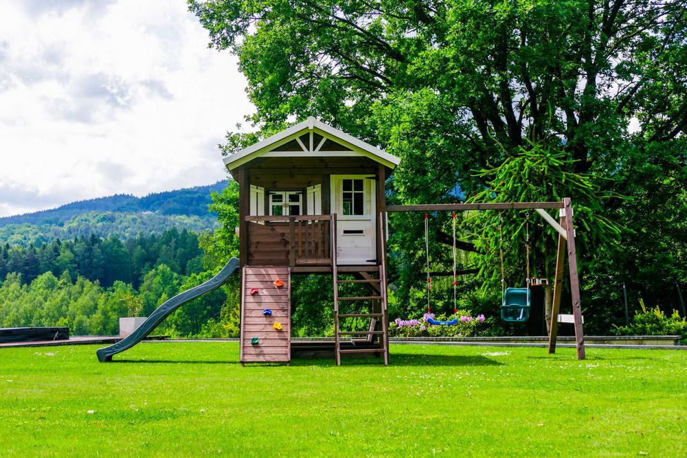 Duży domek ogrodowy dla dzieci z huśtawką Premium