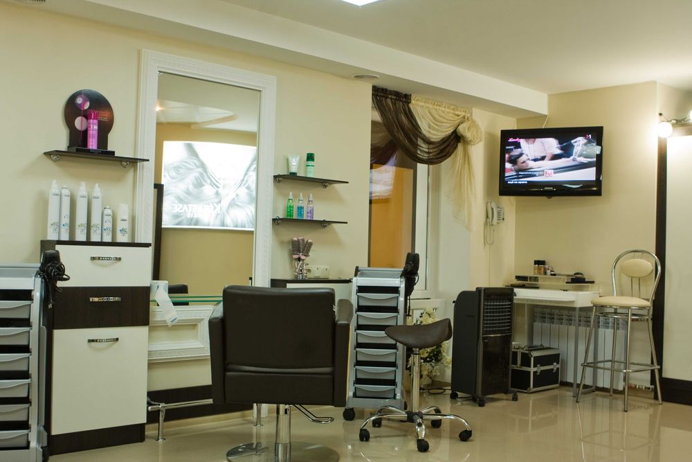 Продаж комерційного приміщення (діючий бізнес) біля Гостинця 447 м.кв.