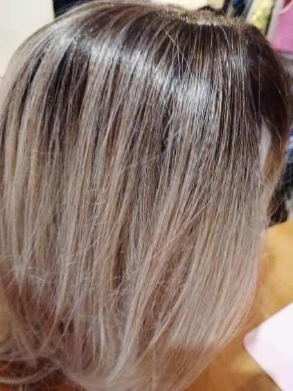 Peruka blond ombre podpalaną długość ok. 55 cm