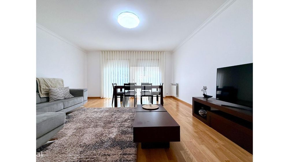 Apartamento T3 c/ Terraço e Garagem