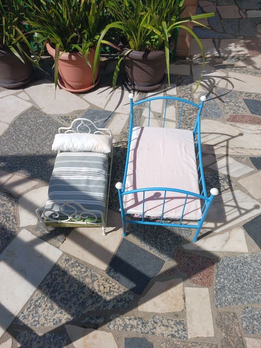 Duas camas para bonecas em ferro como antigamente as camas dos adultos