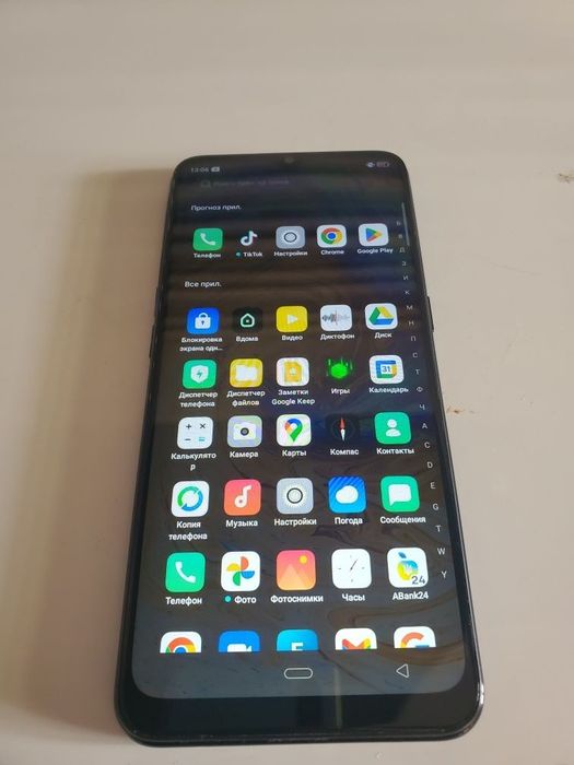 смартфон Oppo A31+ безпроводные наушники Oppo.