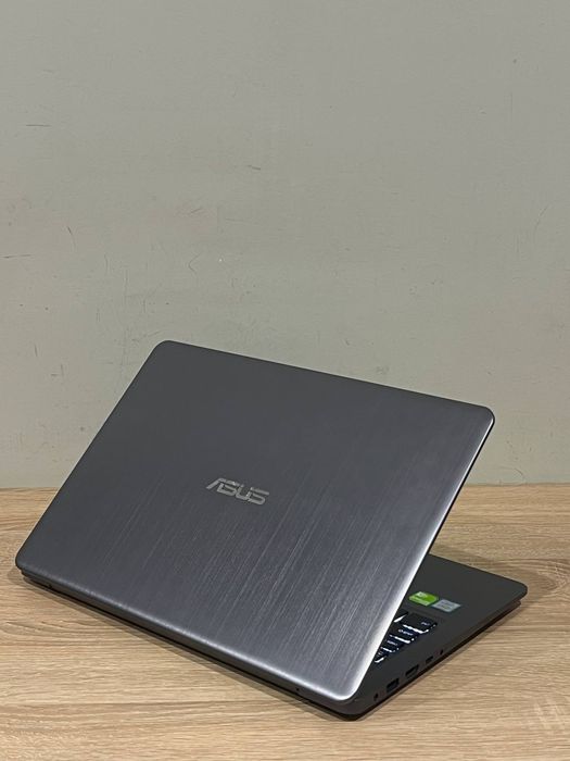 Asus Vivobook MX150 (2 GB) | i5-8250U | 8/256 GB | Win 10 Home