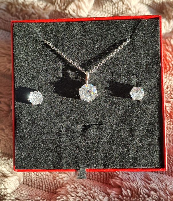 Varios conjuntos de colar e brincos em prata 925