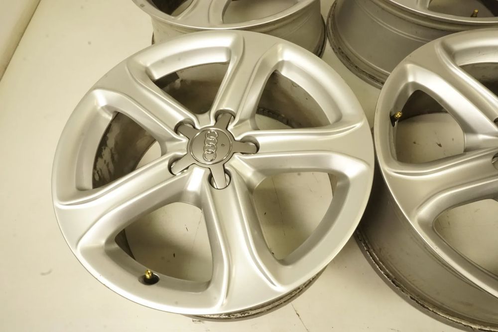 Felgi aluminiowe 17 Audi A3 A4 A5 A6 A7 A8  Q3 Q5 ET45 Oryginał