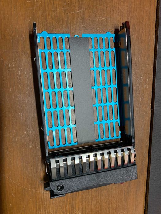 Продам HP 2.5'' HDD Drive Tray Caddy 371593-001 DL380/370/360 G5 G6 G7