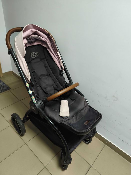 Продам универсальную коляску kindercraft 2 в 1