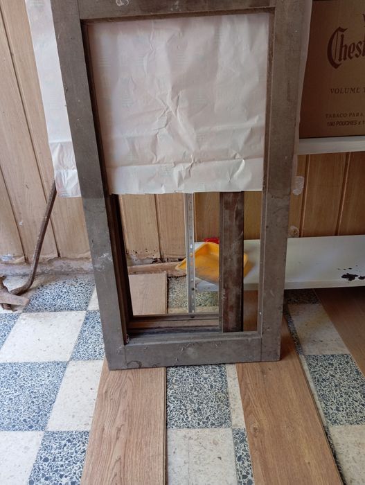 Vendo Janelas em madeira