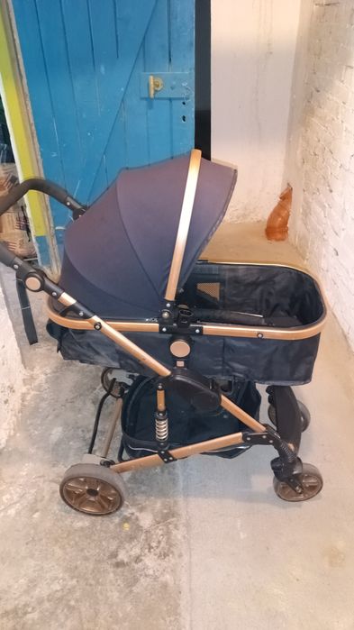 Wózek dziecięcy z funkcją spacerówki