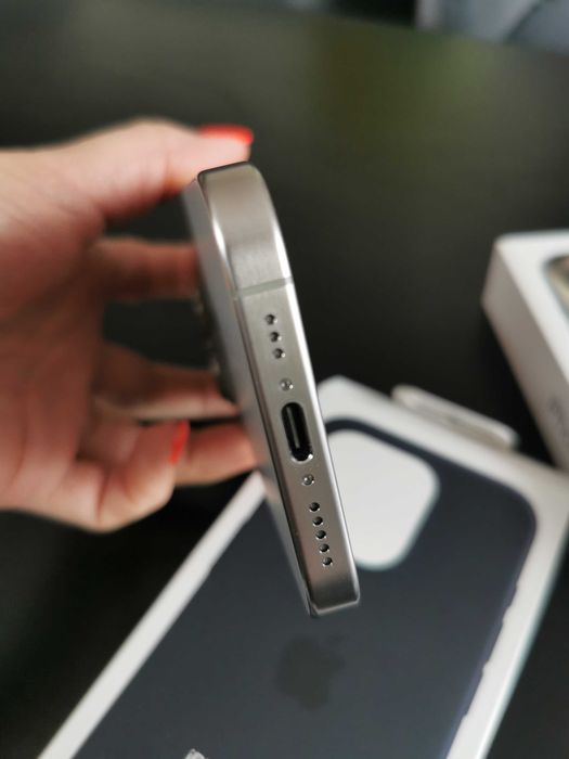 iPhone 15 pro 256 GB Tytan! Idealny do filmów i zdjęć, vlogowania