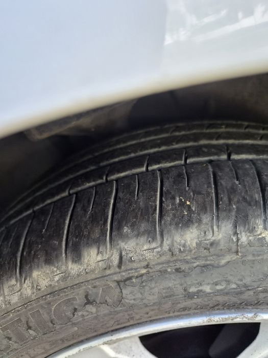 Renault clio na cor branca com jantes original