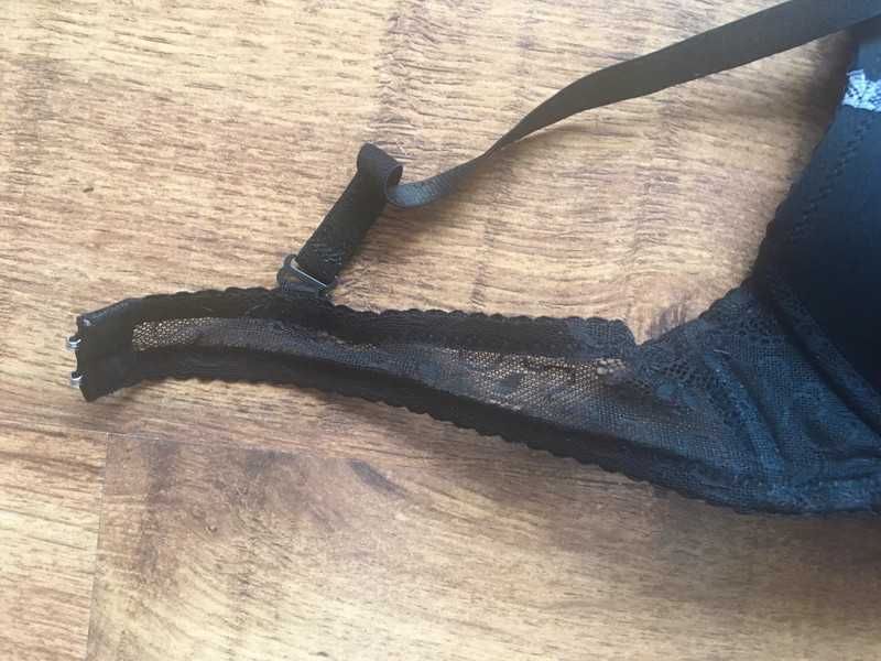 Stanik biustonosz czarny usztywniany bez push up 75B